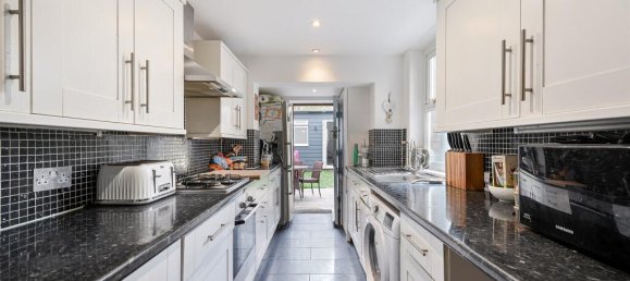 Casa de 2 dormitorios en Epsom, United Kingdom No. 9687 4