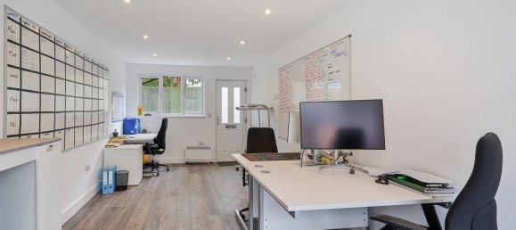 Casa de 2 dormitorios en Epsom, United Kingdom No. 9687 7