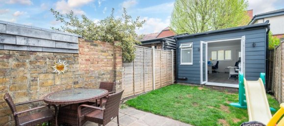 Casa de 2 dormitorios en Epsom, United Kingdom No. 9687 6