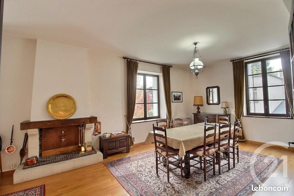 Casa de 4 dormitorios en Vendome, France No. 220368