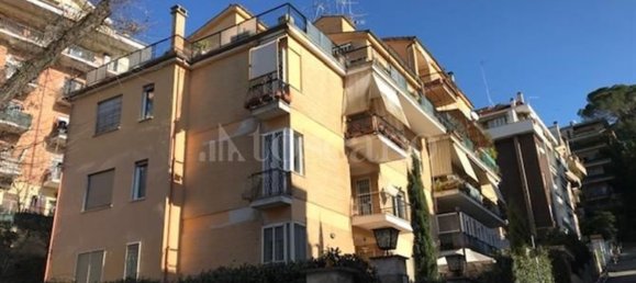 5 rooms Apartment in Rome, Italy No. 107674 4