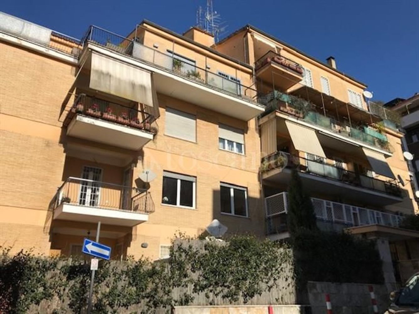 5 rooms Apartment in Rome, Italy No. 107674