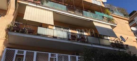 5 rooms Apartment in Rome, Italy No. 107674 2