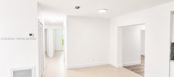 4 dormitorios villa en venta en Miami, Miami-Dade, Florida, USA № 614985 9