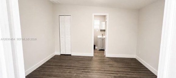 4 dormitorios villa en venta en Miami, Miami-Dade, Florida, USA № 614985 3