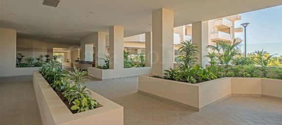 Apartamento de 3 dormitorios en Marbella, Spain No. 70587 3