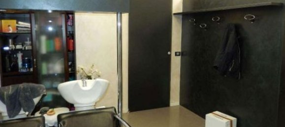 48m² Commercial property in Bollate, Italy No. 73364 6