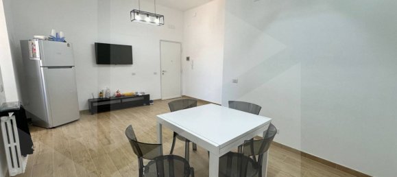 2-salle Appartement à Bari, Italy No. 29849 12