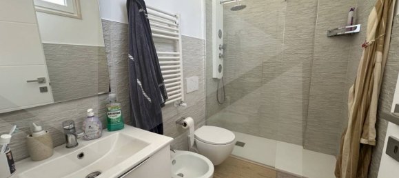 2-salle Appartement à Bari, Italy No. 29849 7