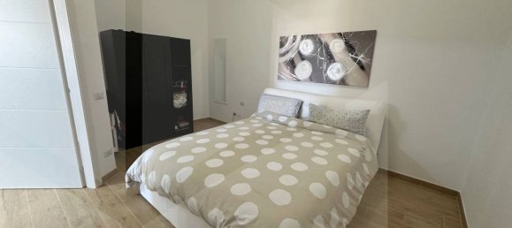 2-salle Appartement à Bari, Italy No. 29849 14