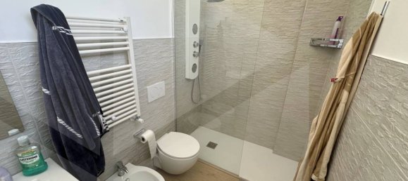 2-salle Appartement à Bari, Italy No. 29849 8
