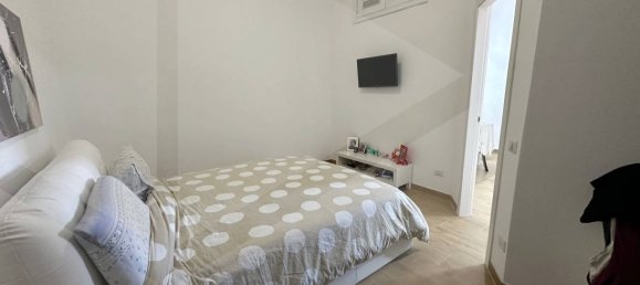 2-salle Appartement à Bari, Italy No. 29849 15