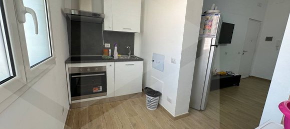 2-salle Appartement à Bari, Italy No. 29849 6