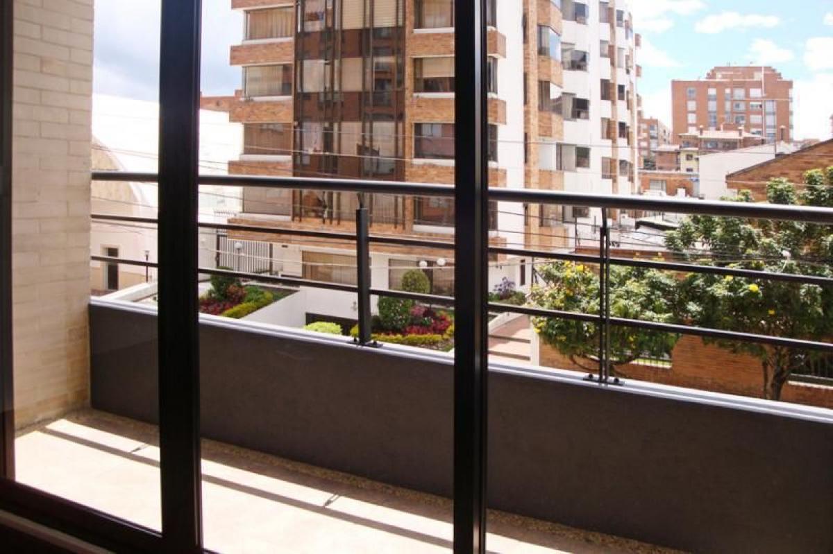 Casa de 3 dormitorios en Bogotá, Colombia No. 12755