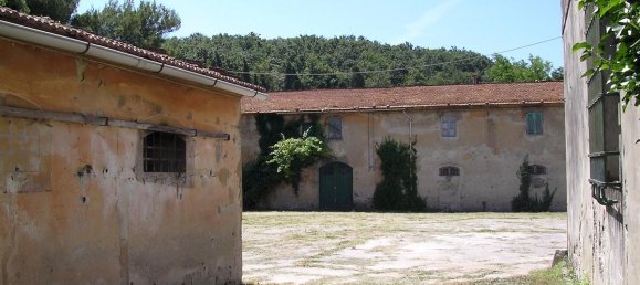 30 bedrooms Land in Livorno, Italy No. 568 3