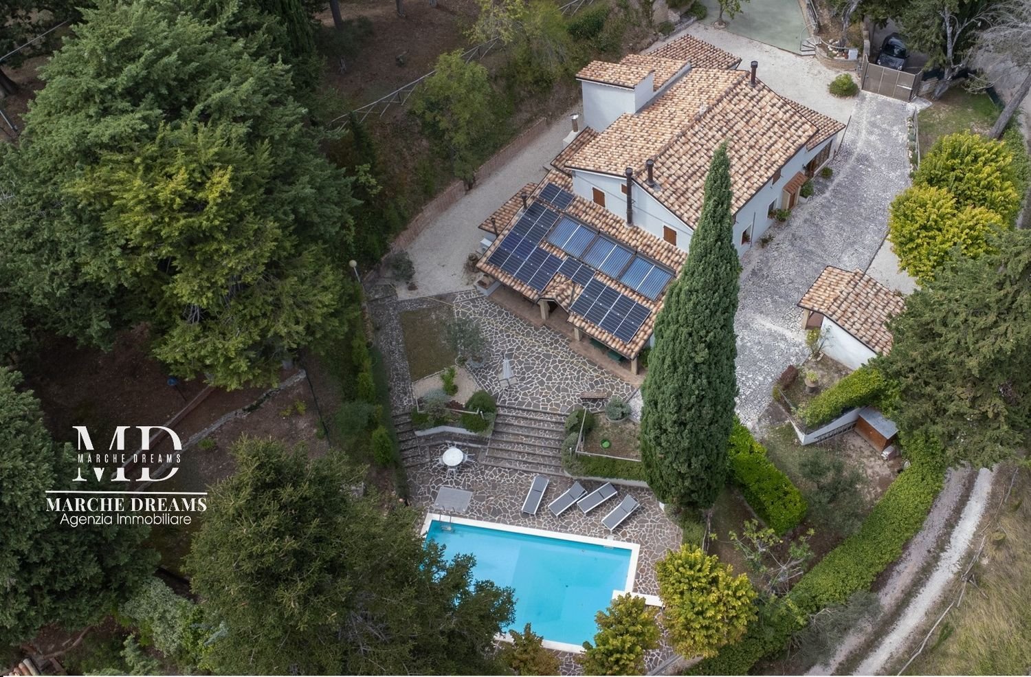 11 bedrooms Villa in San Severino Marche, Italy No. 325930