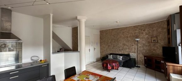 2 Schlafzimmer Wohnung in Le Chambon-Feugerolles, France, Nr. 307612 3