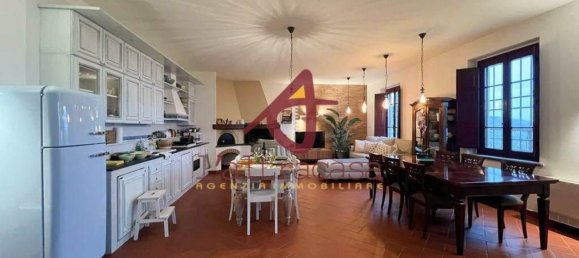 7 rooms House in Vinci, Italy No. 92750 14