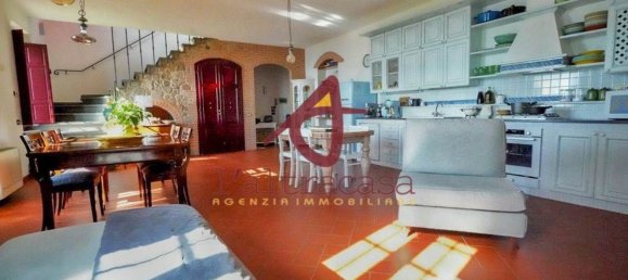 7 rooms House in Vinci, Italy No. 92750 17