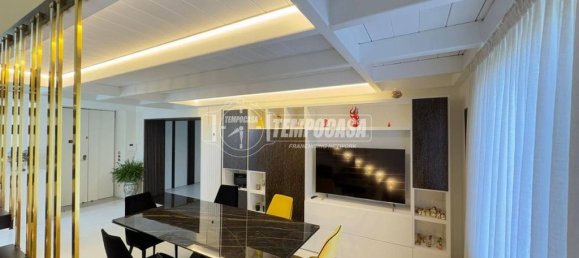 4 bedrooms Apartment in Naples, Italy No. 276812 8