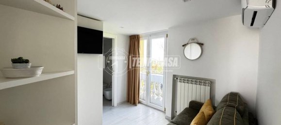 4 bedrooms Apartment in Naples, Italy No. 276812 12