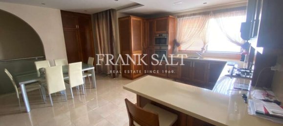 Мезонет с 2 спальнями в Корми, Мальта № 10559 2