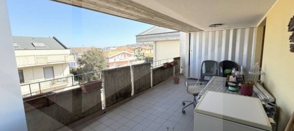 Apartamento de 3 habitaciónes en Montesilvano, Italy No. 19427 10