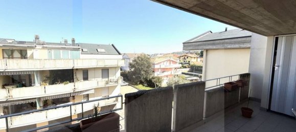 Apartamento de 3 habitaciónes en Montesilvano, Italy No. 19427 18