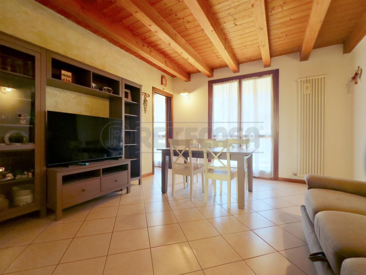 5 rooms Apartment in Caldogno, Italy No. 15268