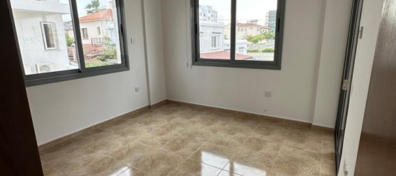 2 bedrooms Apartment in Larnaca, Cyprus No. 26707 4