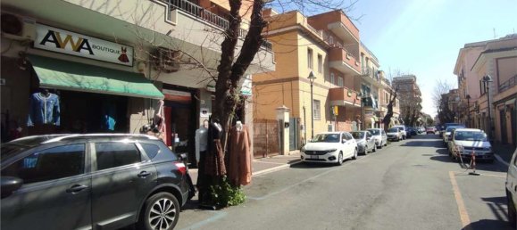 50m² Commercial property in Ladispoli, Italy No. 183096 2