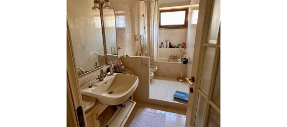 2 Schlafzimmer Wohnung in Genoa, Italy, Nr. 318007 6