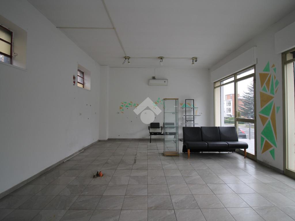 2 rooms Commercial property in Susa, Italy No. 222029
