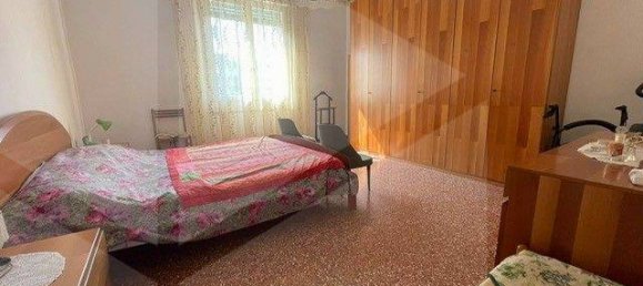 5-salle Appartement à Bologna, Italy No. 28721 3