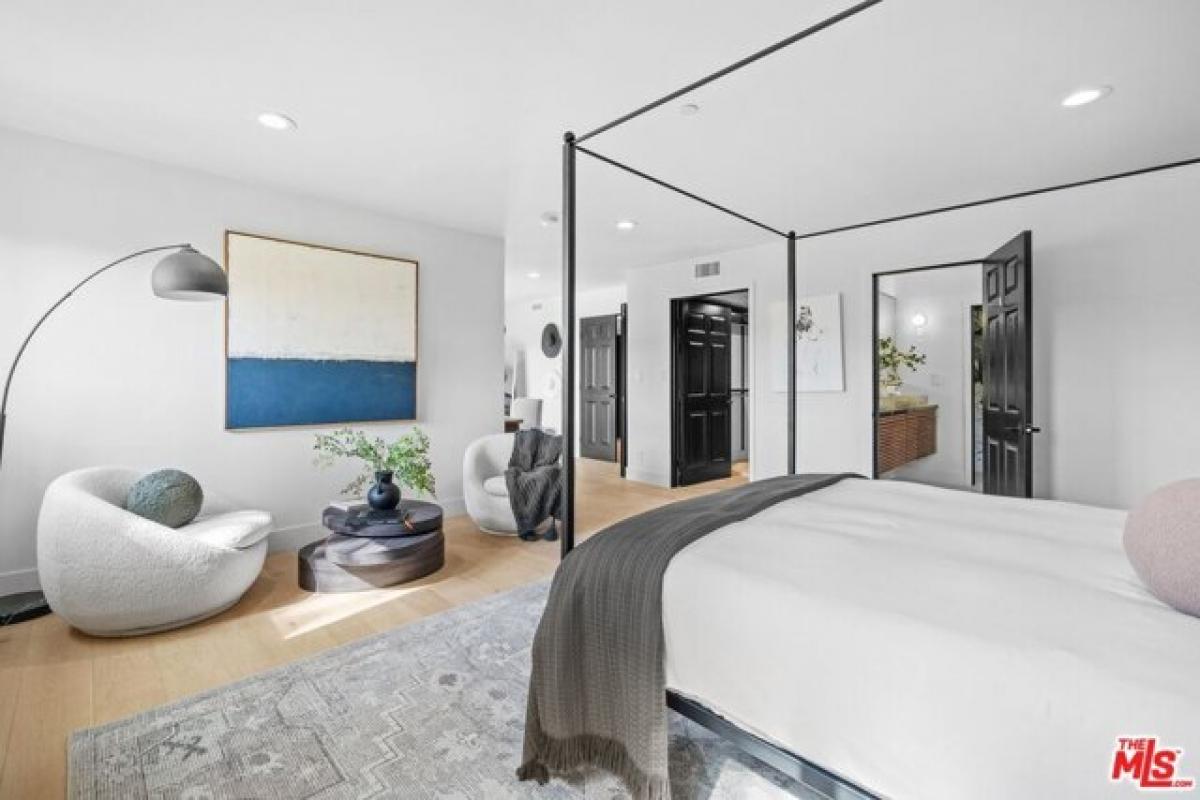 Дом с 4 спальнями в Вудленд Хилс, США № 372857