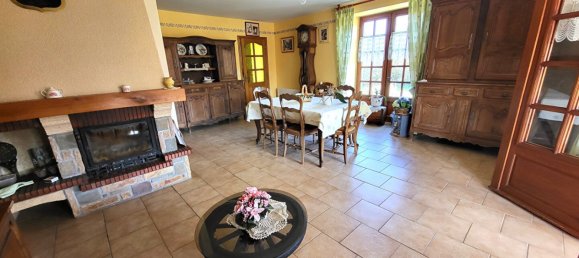 4 bedrooms House in Mayenne, France No. 95509 3