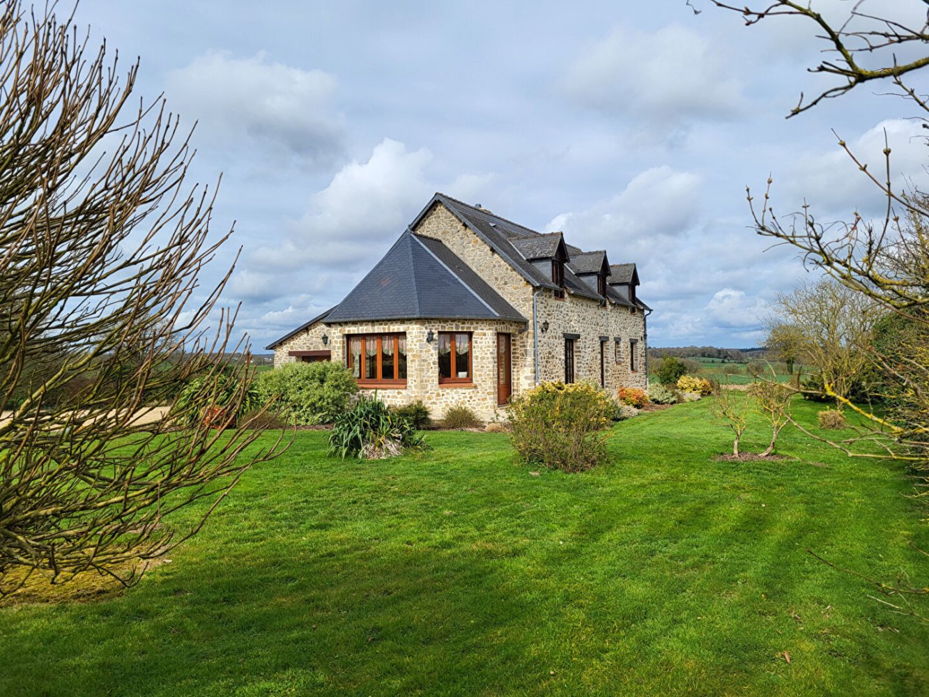 4 bedrooms House in Mayenne, France No. 95509