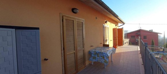 5 rooms Apartment in L'Aquila, Italy No. 171700 3