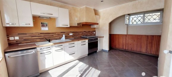 4 Schlafzimmer Haus in Cerisiers, France, Nr. 323599 4