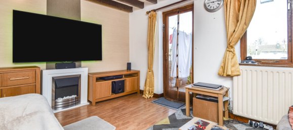  House in Kendal, United Kingdom No. 1795 3