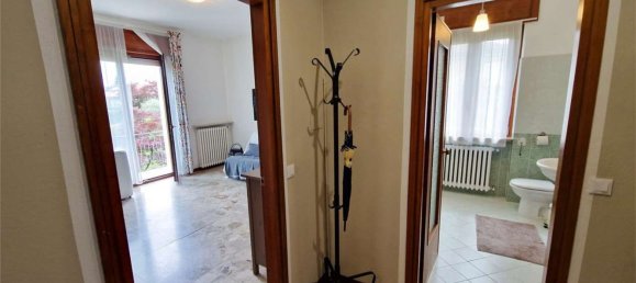 Villa de 8 dormitorios en Biandronno, Italy No. 373940 28