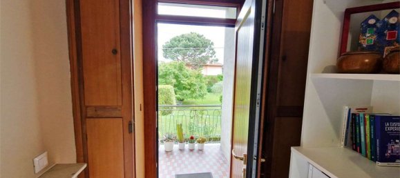 Villa de 8 dormitorios en Biandronno, Italy No. 373940 41