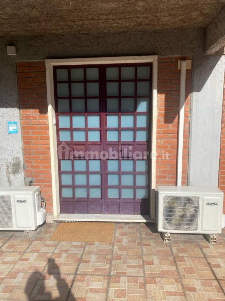 Oficina de 4 habitaciónes en Sant'Agata li Battiati, Italy No. 174372