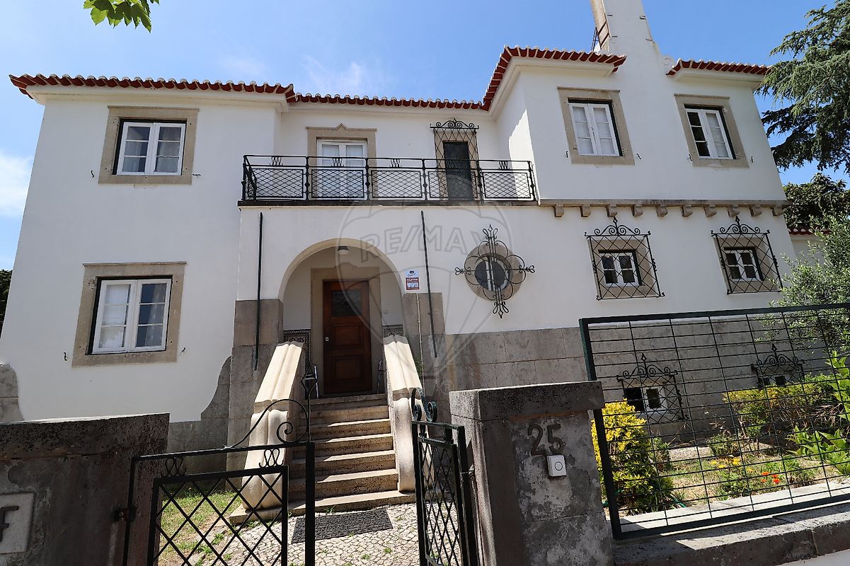 17 bedrooms House in Lisbon, Portugal No. 170036