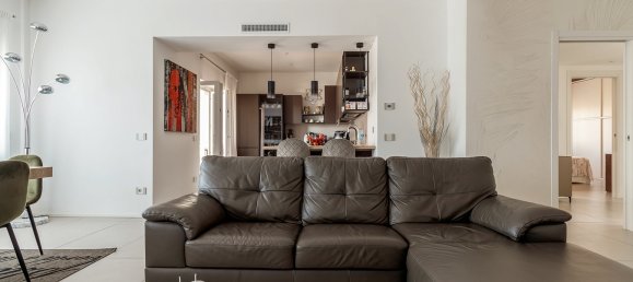 3 bedrooms Apartment in Rome, Italy No. 163823 7