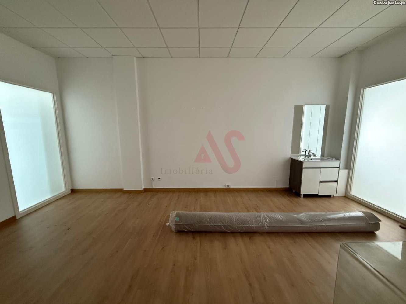 151m² Office in Ermesinde, Portugal No. 354791