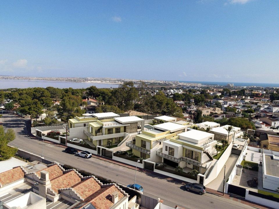 3 bedrooms Villa in Torrevieja, Spain No. 183516