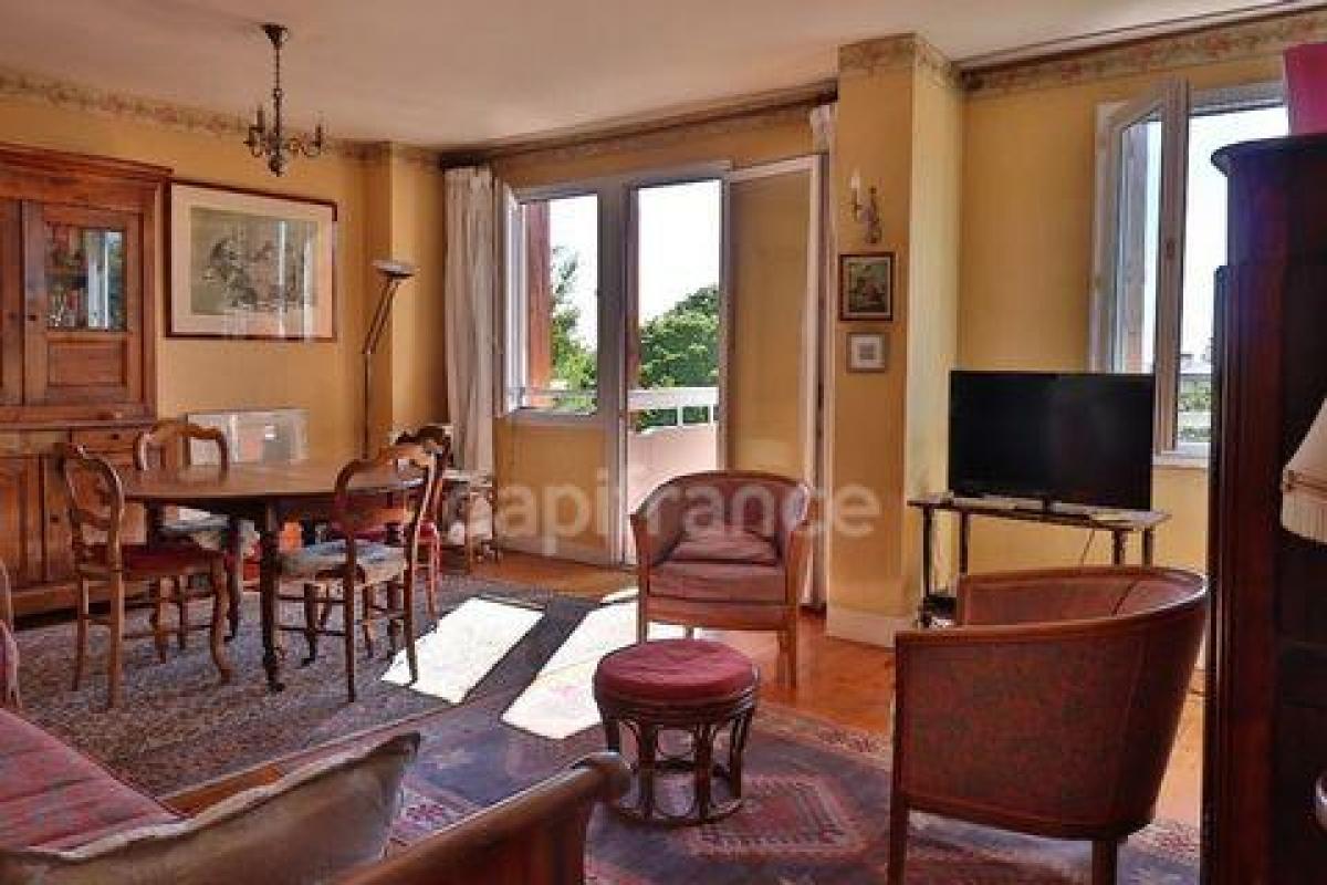 Condominio de 2 dormitorios en Suresnes, France No. 34810