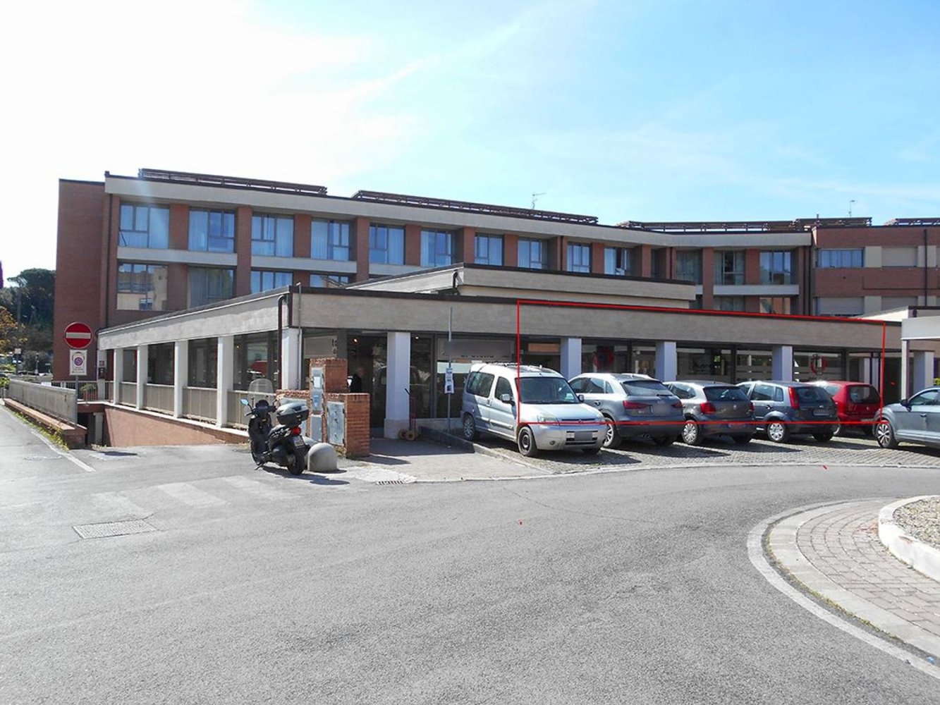 574m² Commercial property in Siena, Italy No. 49703