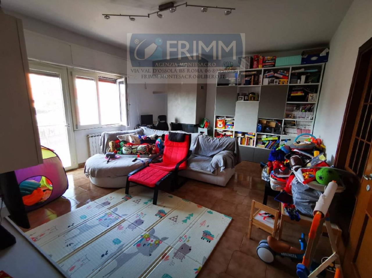 5 rooms Apartment in Rome, Italy No. 30250